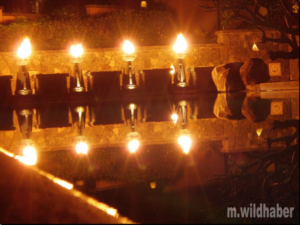 Pool bei Nacht Hotel The Oberoi Mauritius