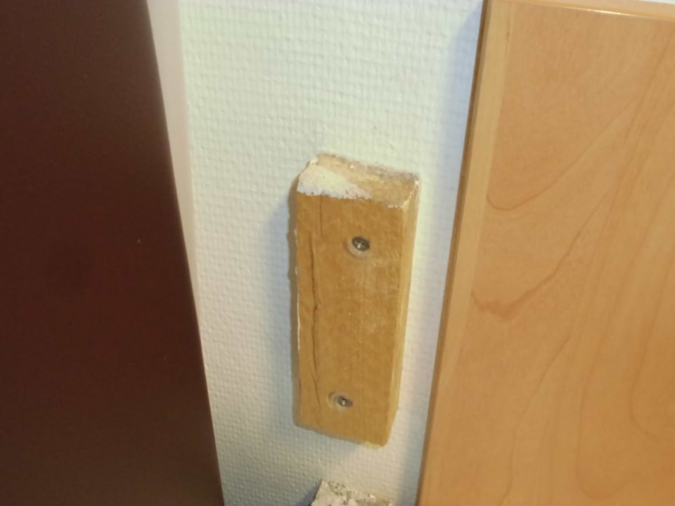 Holz im Kopfbereich ohne grund Anna Hotel
