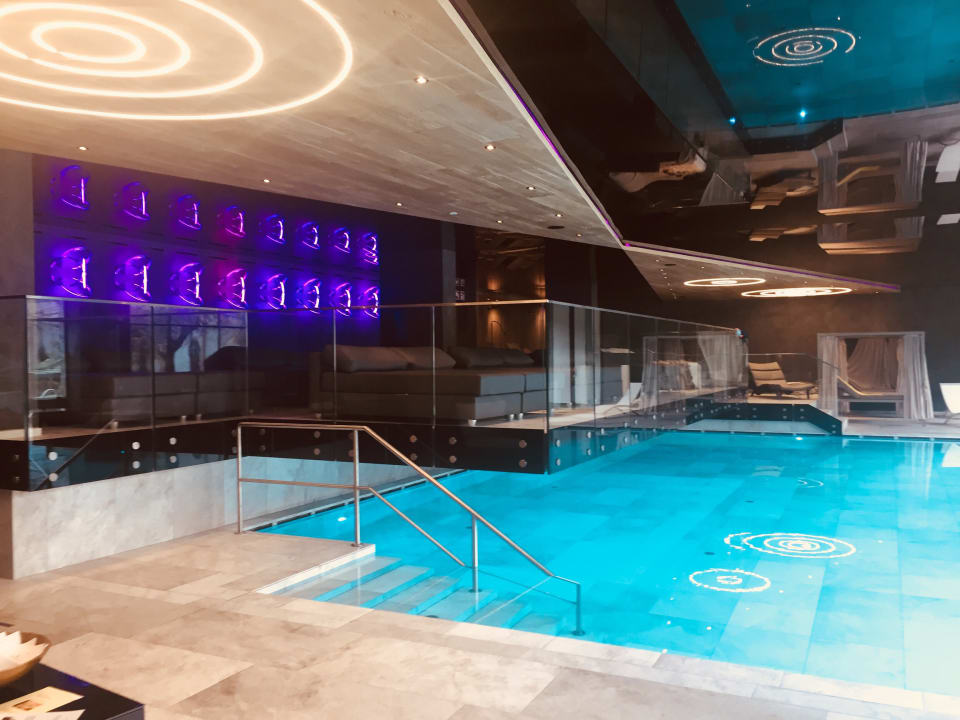 Pool STROBLHOF Active Family SPA Resort