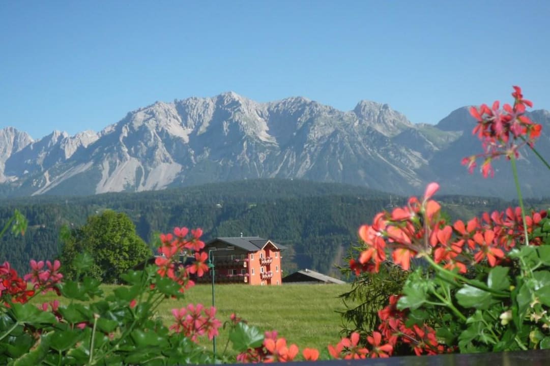Wunderschöner Ausblick vom Balkon auf Dachstein Apartments Dachsteinblick