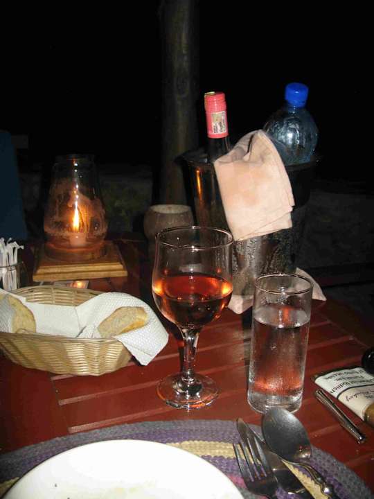 Beim Abendessen Salama Beach Resort