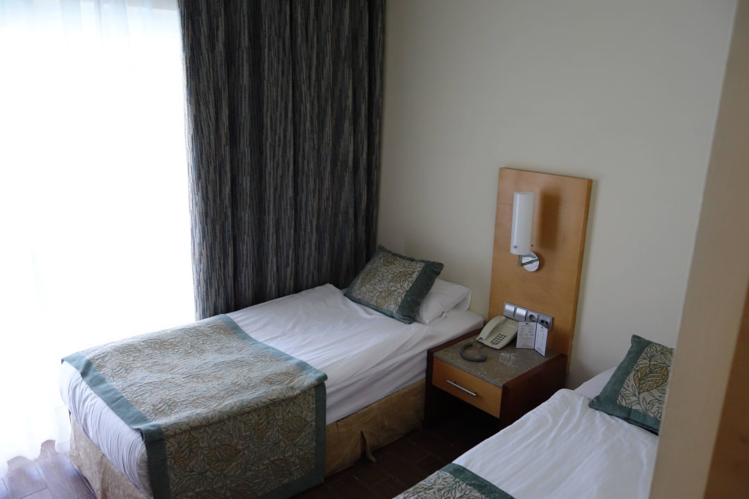 Ein Schlafzimmer der Poolvilla Long Beach Alanya