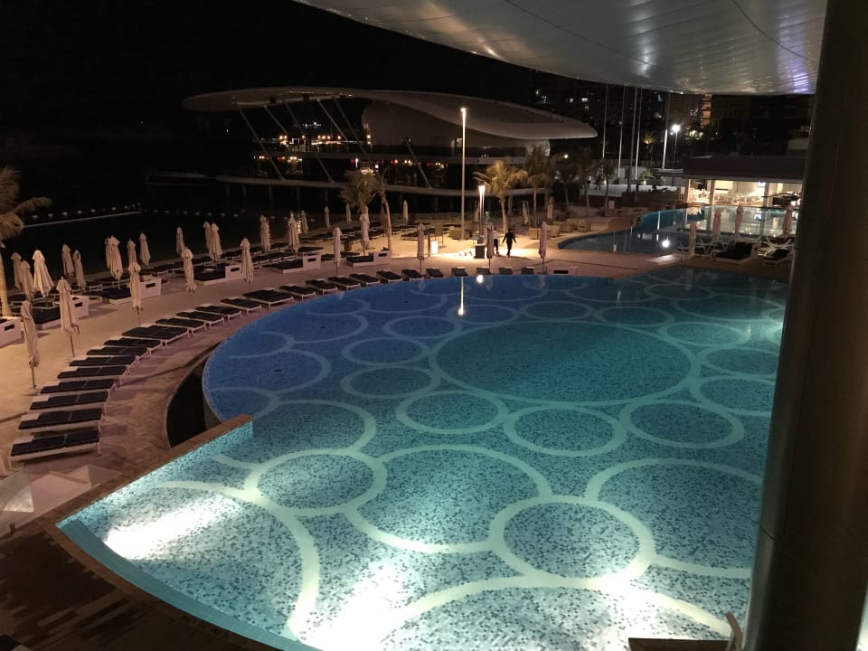 Pool Conrad Abu Dhabi Etihad Towers