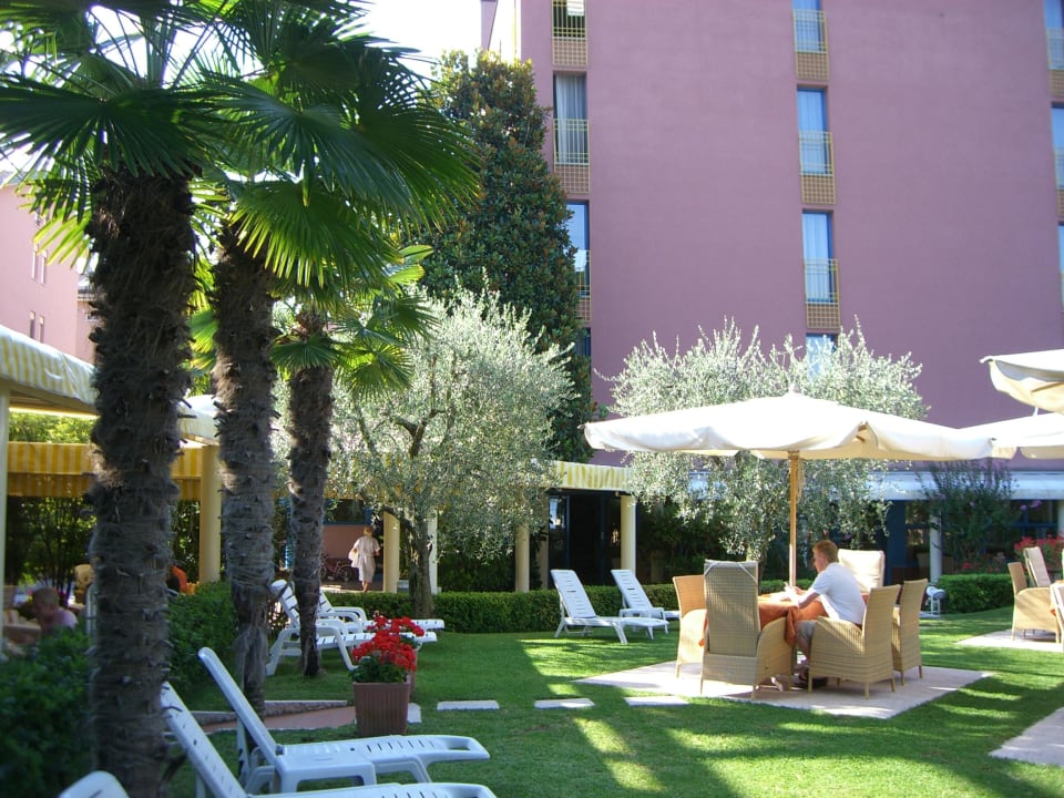 Teil des Gartens  Hotel Sportsman