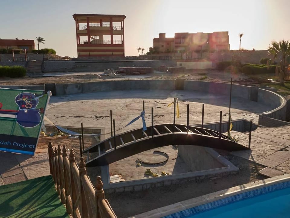 Baustelle Rutschenanlage Malikia Resort Abu Dabbab