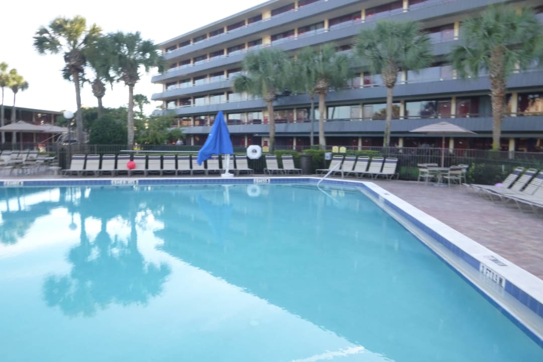 Der beheizte Pool Rosen Inn International