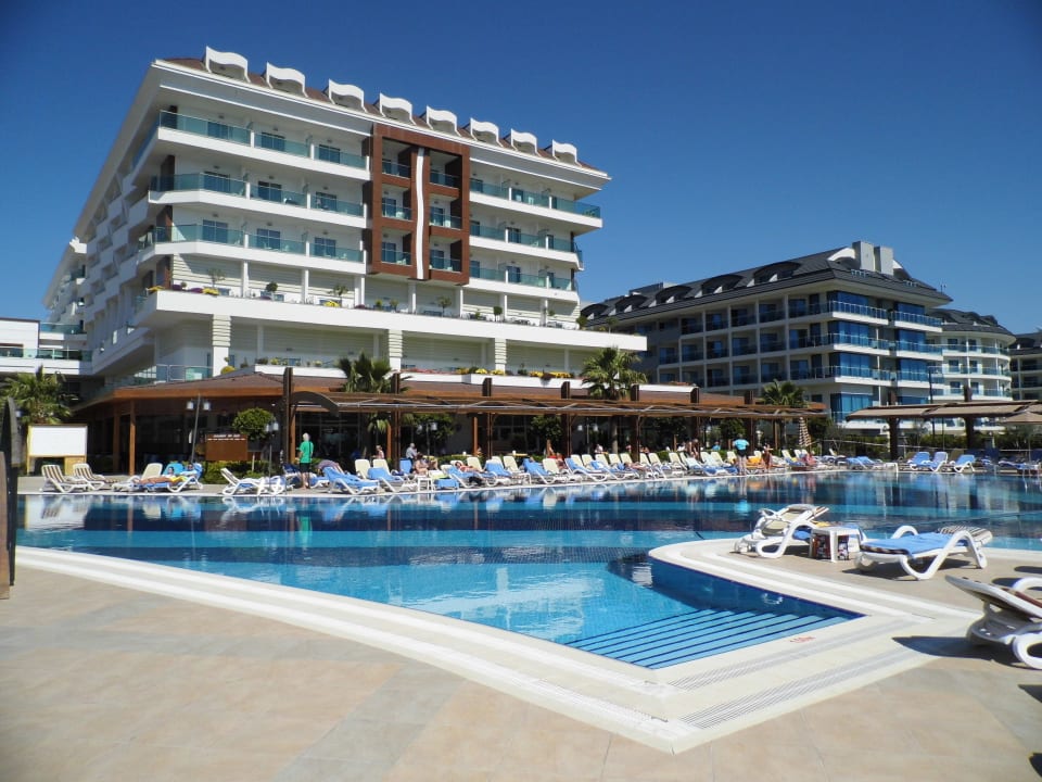 Pool und Hotel Adalya Ocean Deluxe