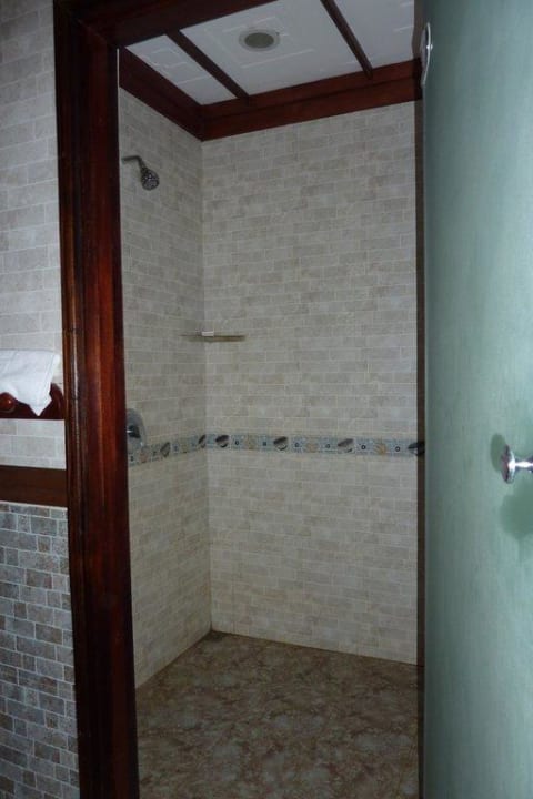 Dusche Kilima Safari Camp