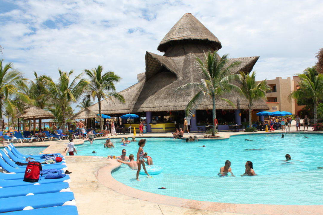 Der Pool Sandos Playacar Beach Resort
