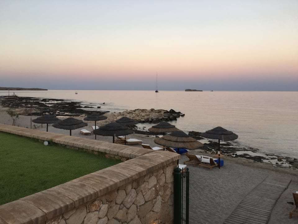 Abendstimmung am Strand Lindian Dream Seaside Resort