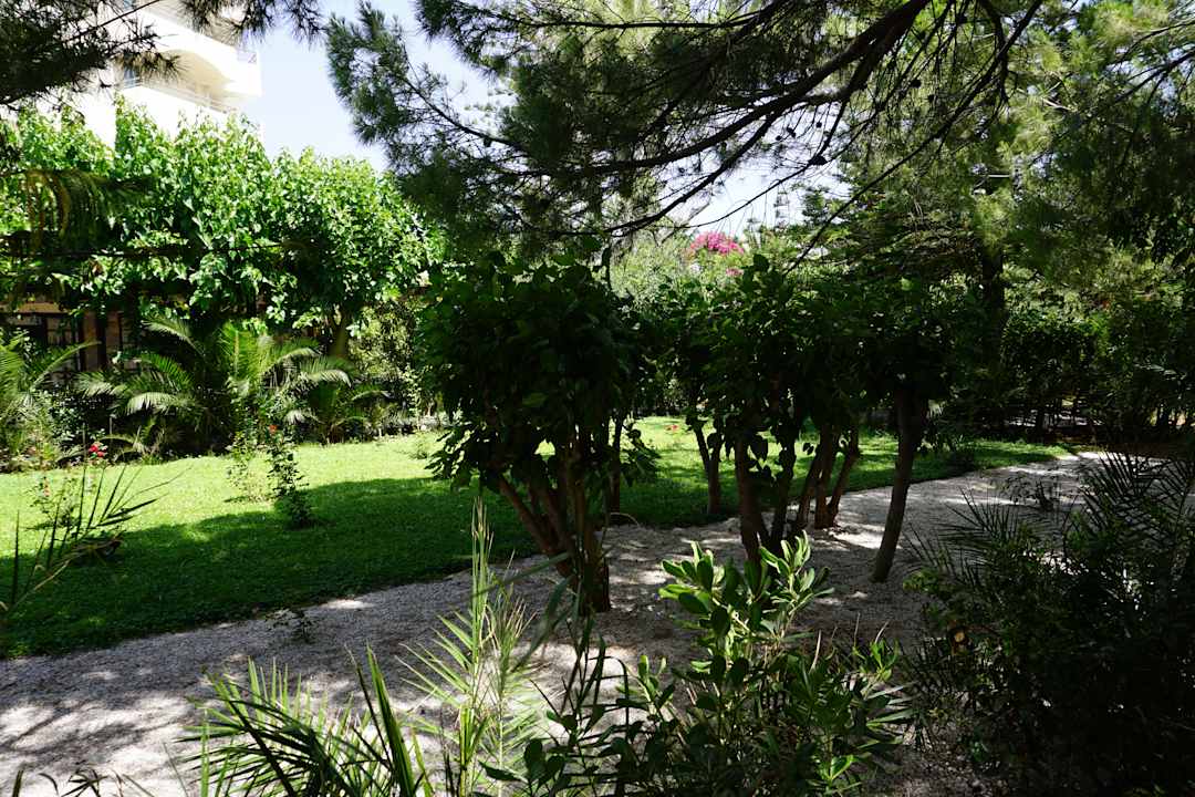 Gartenanlage Apollonia Beach Resort & Spa