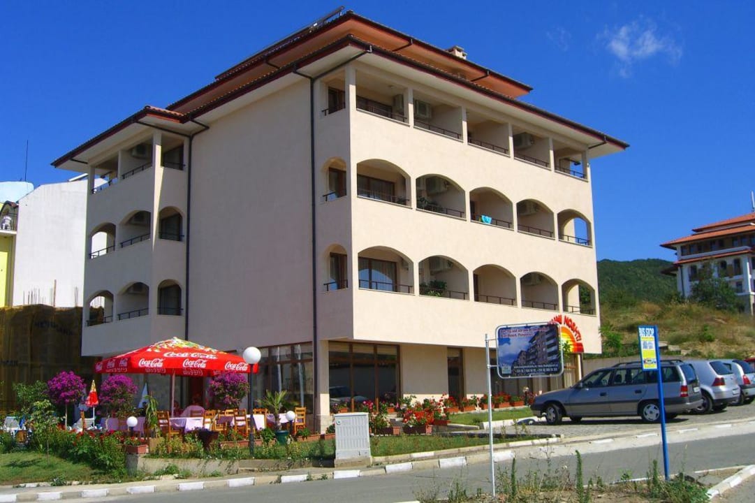 Seitenansicht vom Hotel Juzhni Noshti Hotel Juzhni Noshti