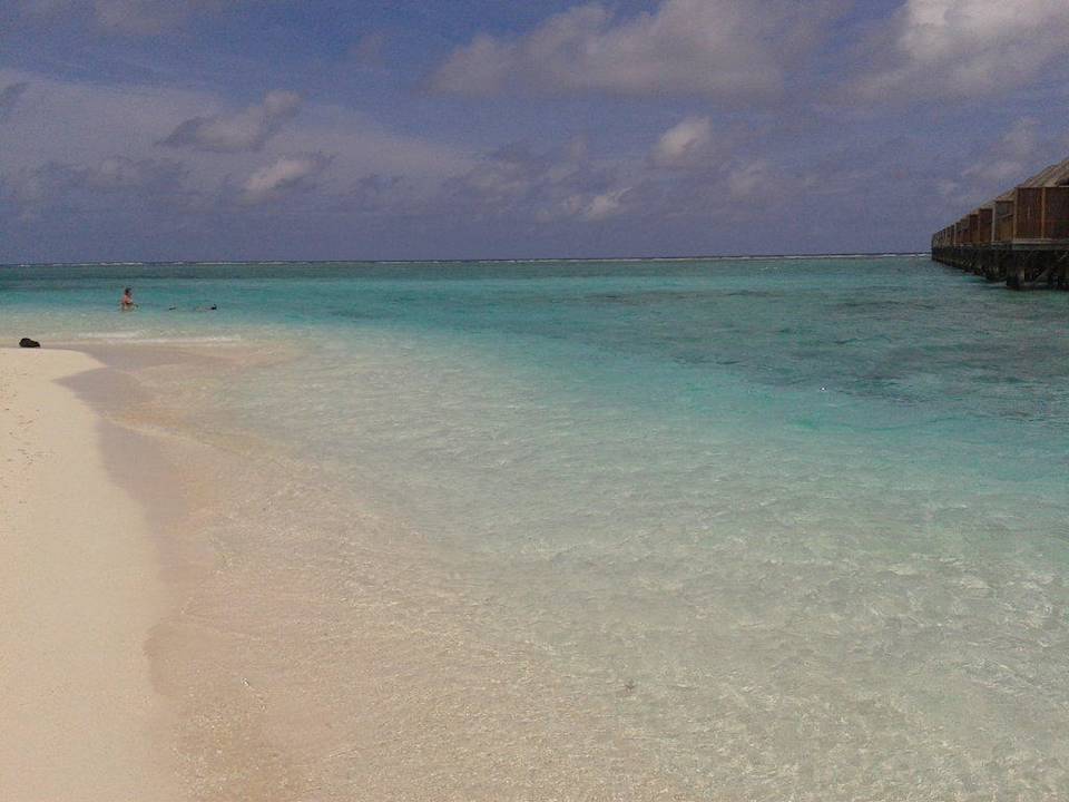 Strand beim Spa-Center Meeru Maldives Resort Island