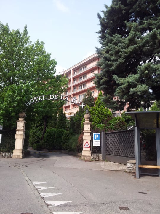 Eingang zu Hotel, Restaurant und Tiefgarage Hotel De La Paix
