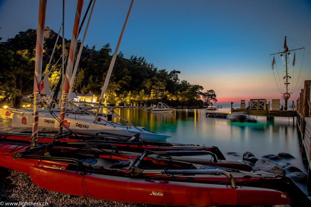 Strand Hillside Beach Club