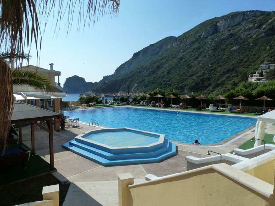 Schwimmarena Ithea Suites Hotel