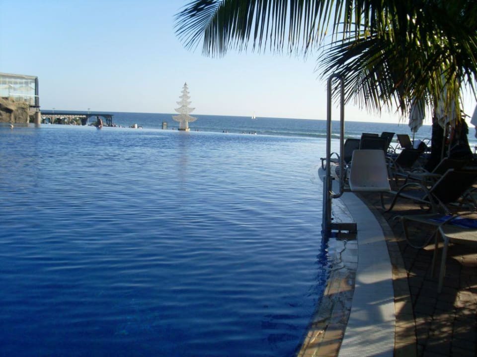 Weihnachtsbaum im Pool Lopesan Costa Meloneras, Resort & Spa