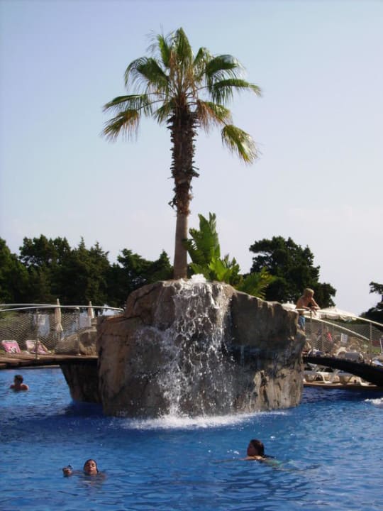 Super Wasserfall beim Pool Hotel Tropic Garden
