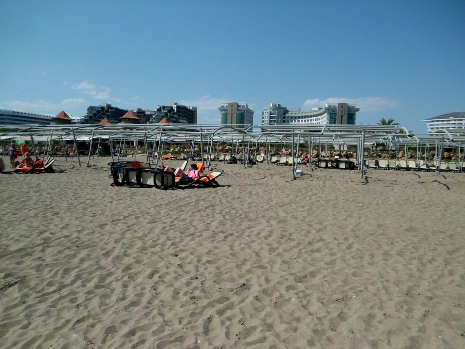 Blick vom Strand zum Hotel Sherwood Exclusive Lara