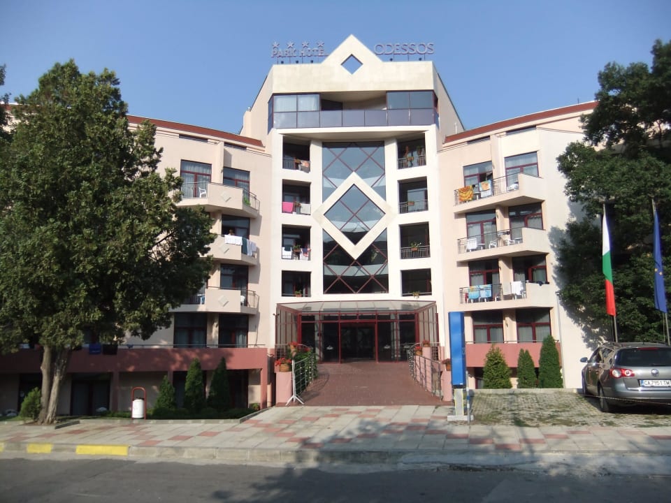 Der Eingang Odessos Park Hotel