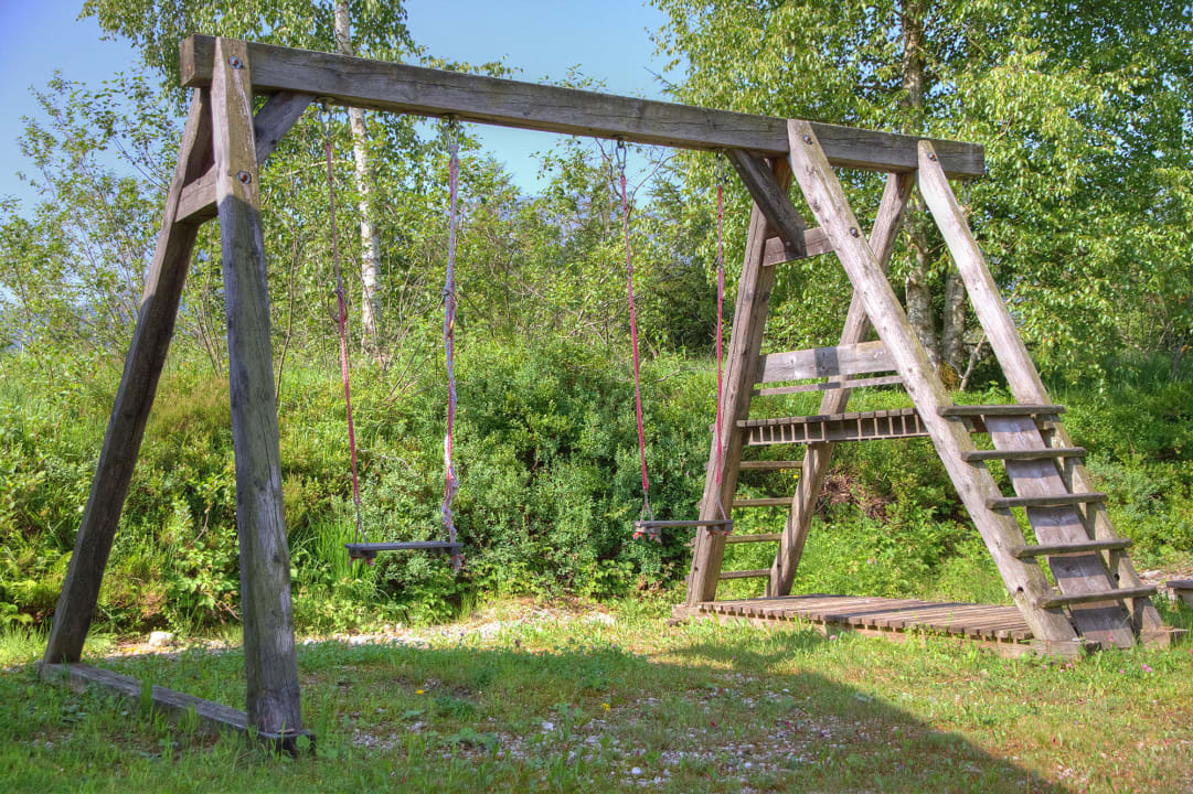 Spielplatz im Garten Ferienwohnungen Rieder
