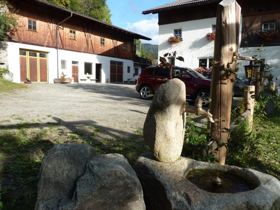 Brunnen Ferienbauernhof Löchlerhof Lüsen Dolomites