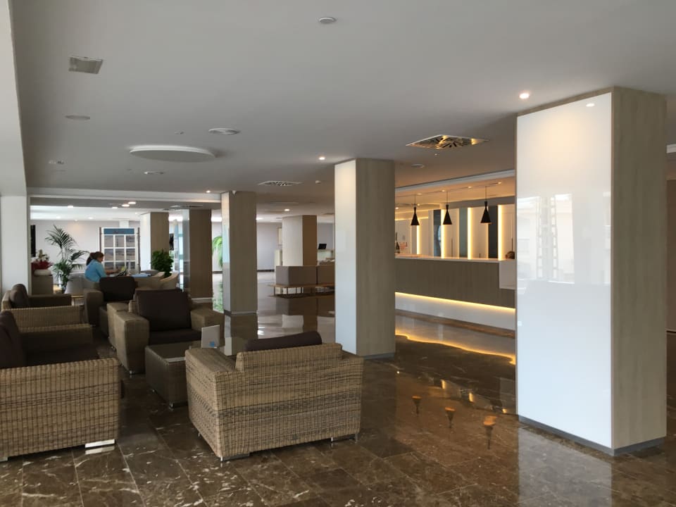 Lobby Grupotel Farrutx