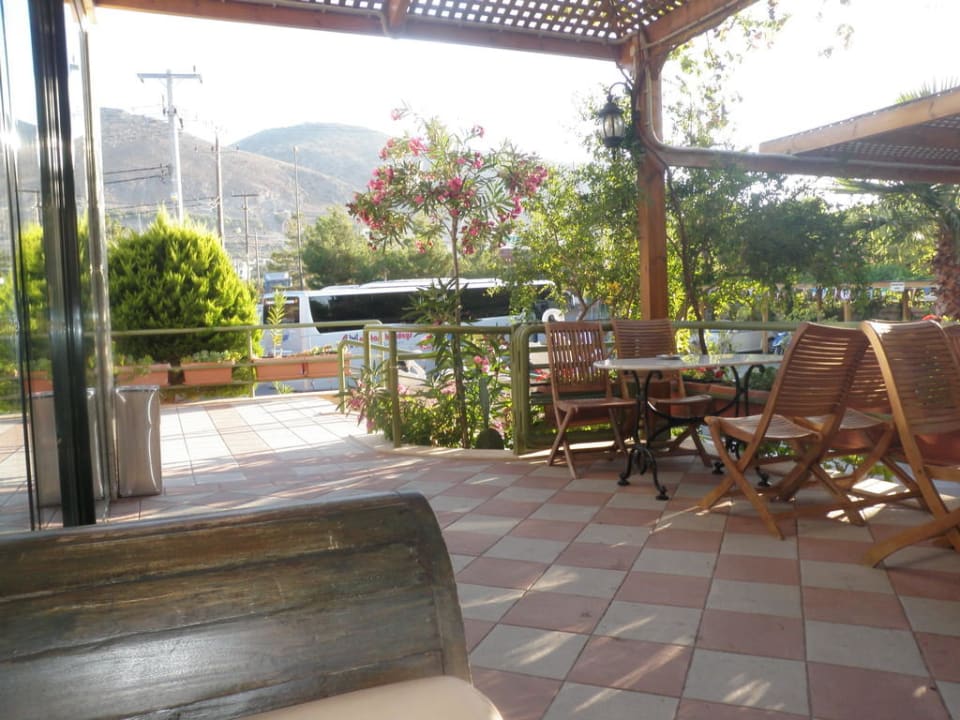 Przy recepcji Eri Beach & Village