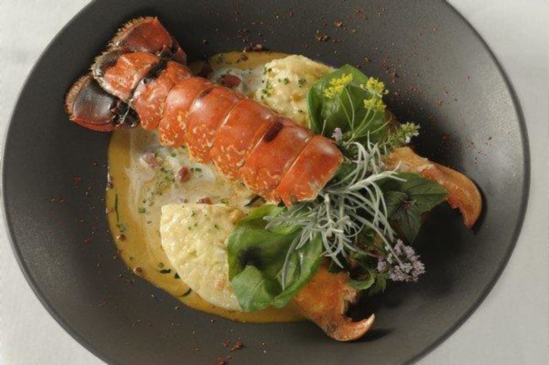 Spécialité : Homard en fricassée Hostellerie La Cheneaudière - Relais & Châteaux