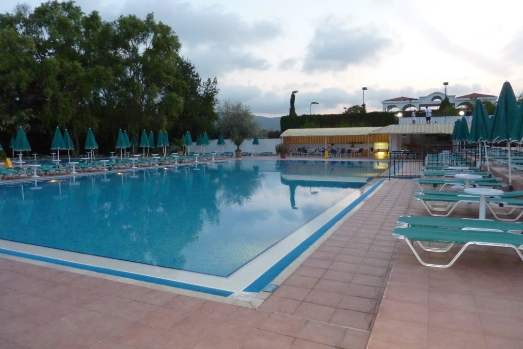 Ruhe-Pool Duni Royal Holiday Village