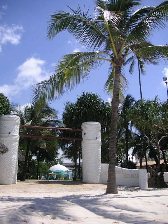 Vom Strand zum Hotel Hotel Southern Palms Beach Resort
