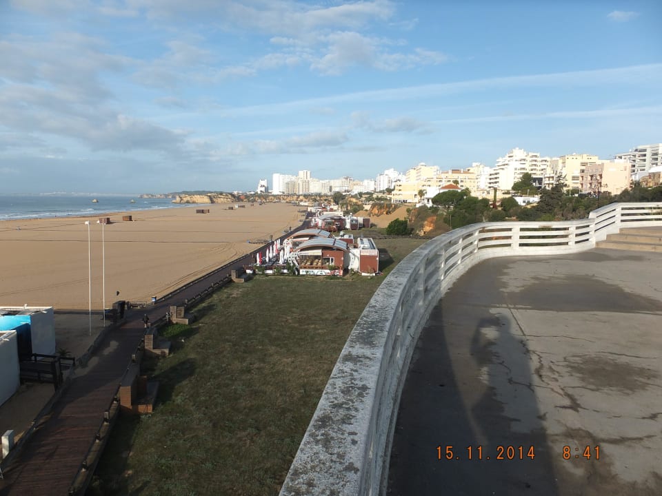 Strand von der Burgruine aufgenommen NH Marina Portimão Resort