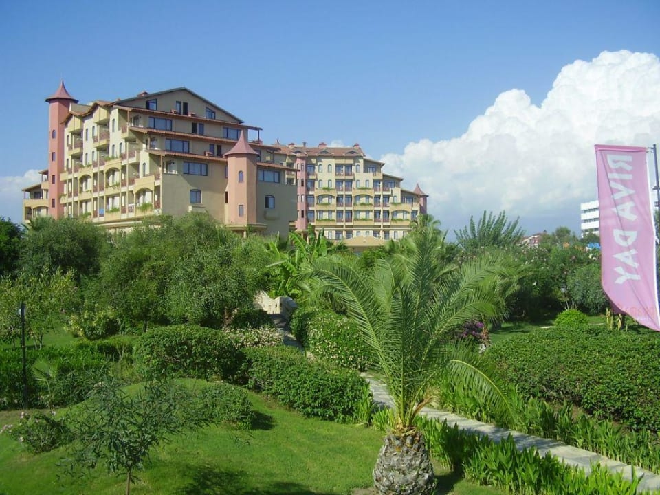 Blick vom Theater auf's Hotel Bella Resort & Spa