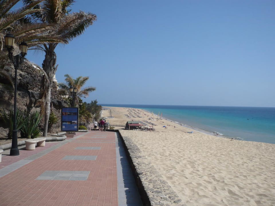 Strandpromenade unterhalb des Hotels Hotel Riu Palace Jandia