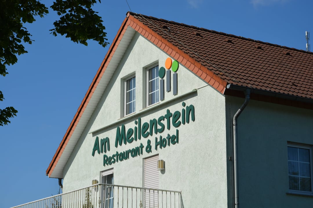 Am Meilenstein, von der Strsse aus gesehen Hotel Am Meilenstein