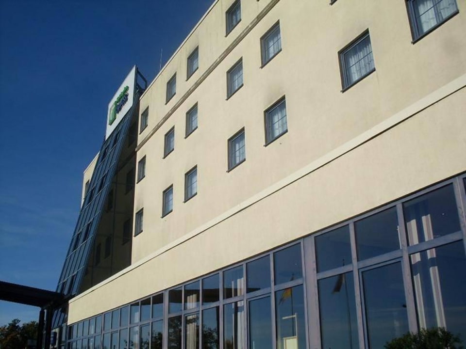 Hotel-Frontansicht Holiday Inn Express Frankfurt - Airport