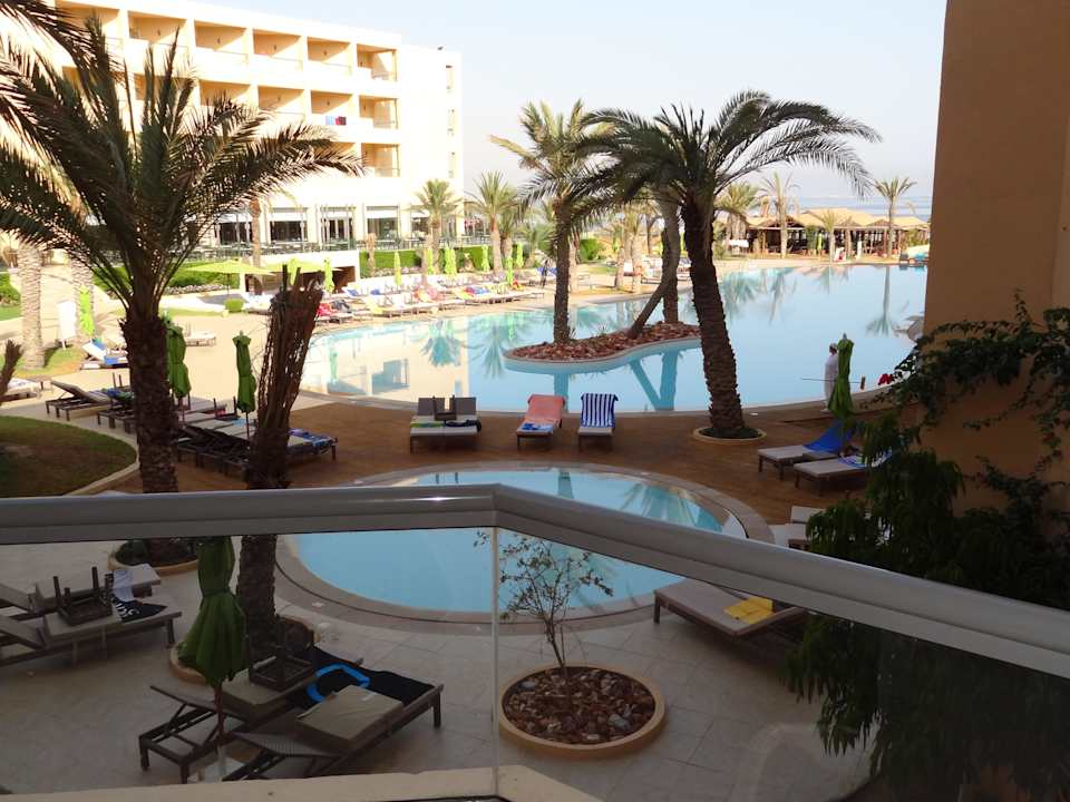 Widok na basen Hotel Rosa Beach