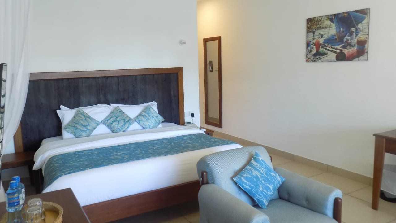 Zimmer Travellers Beach Hotel & Club