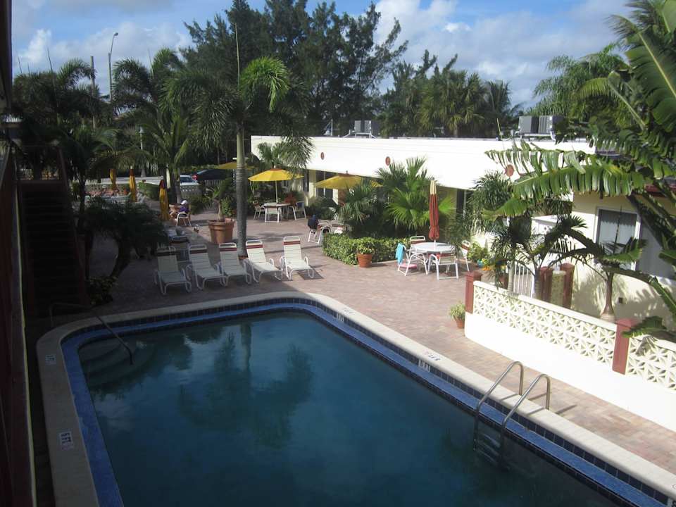 Blick über den Pool Hotel Surf Side Resort