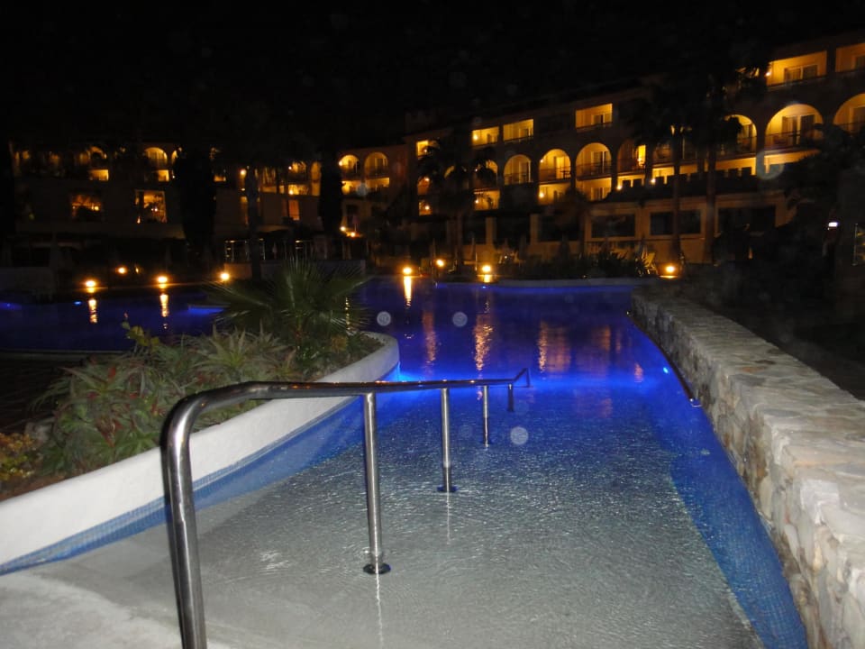 Pool bei Nacht Fuerte Conil-Resort