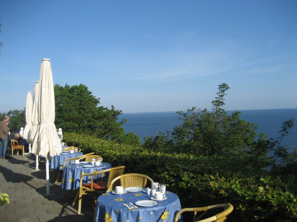 Schon zum Frühstück genießen Sie die Aussicht Panorama Hotel Lohme