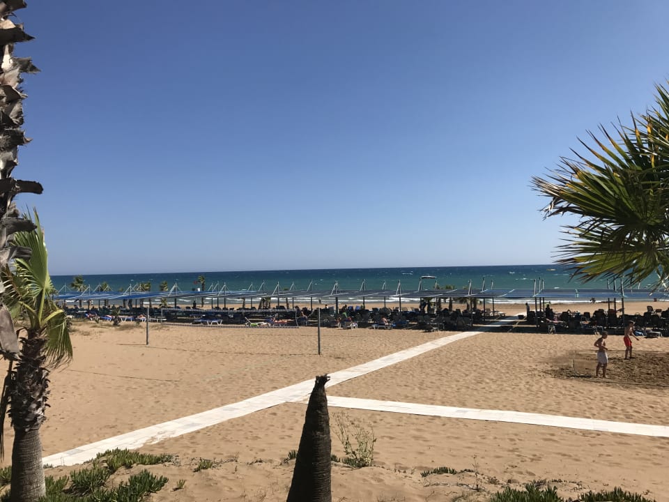 Strand Club Grand Side