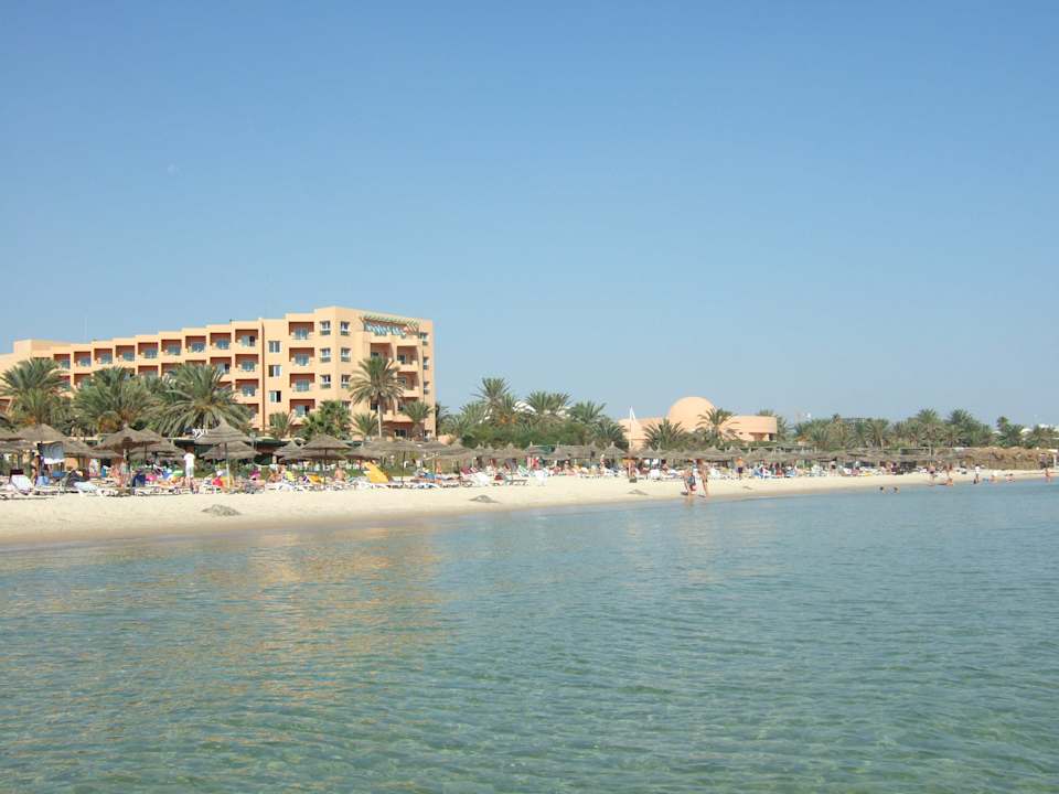 Flach abfallender Strand El Ksar Resort & Thalasso