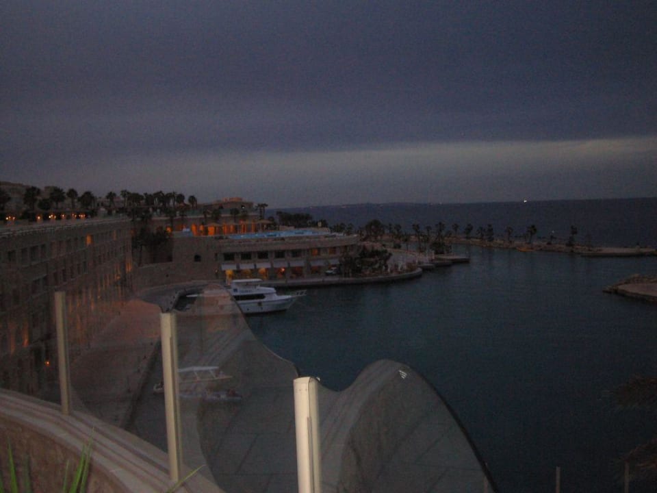 Blick vom Hauptrestaurant in die Bucht Pickalbatros Citadel Resort