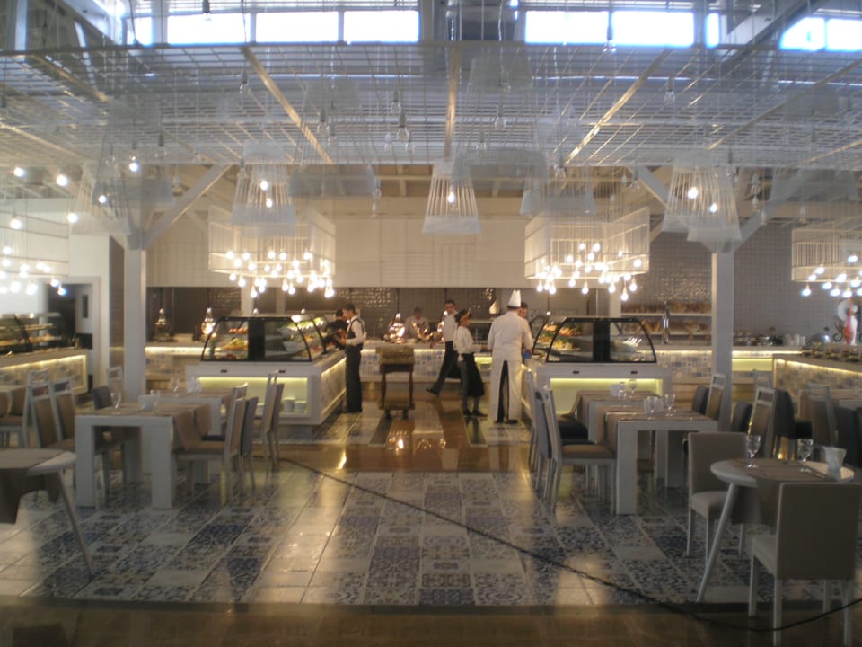 Restaurant Ramada Plaza by Wyndham Antalya