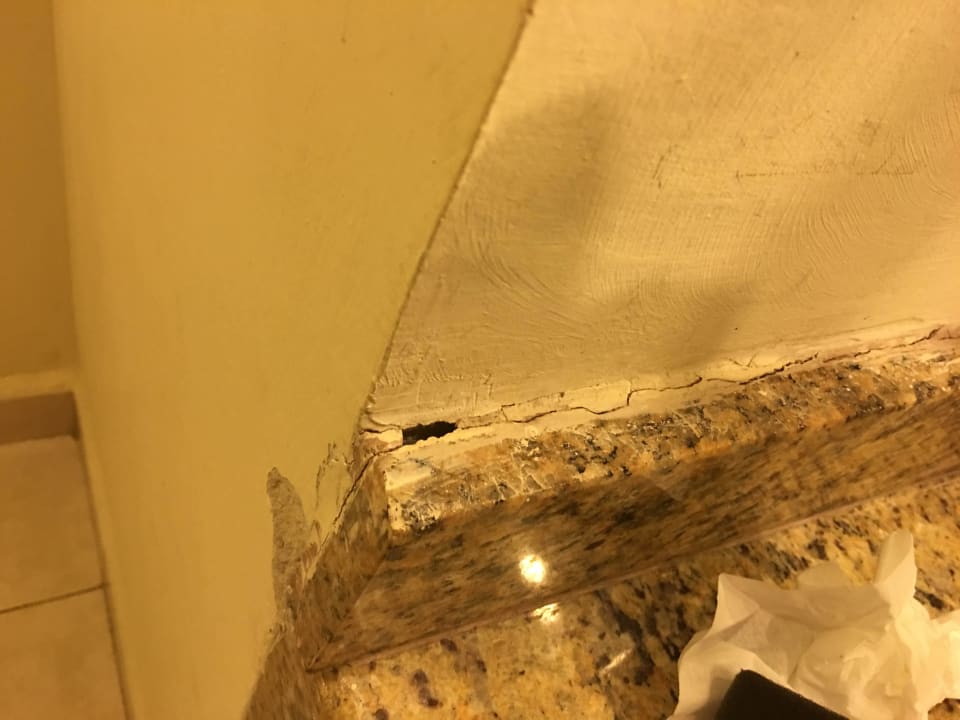 Cracked BlueBay Grand Esmeralda