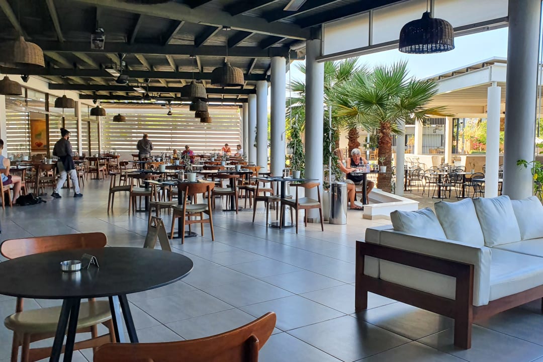 Gastro Crystal Springs Beach Hotel