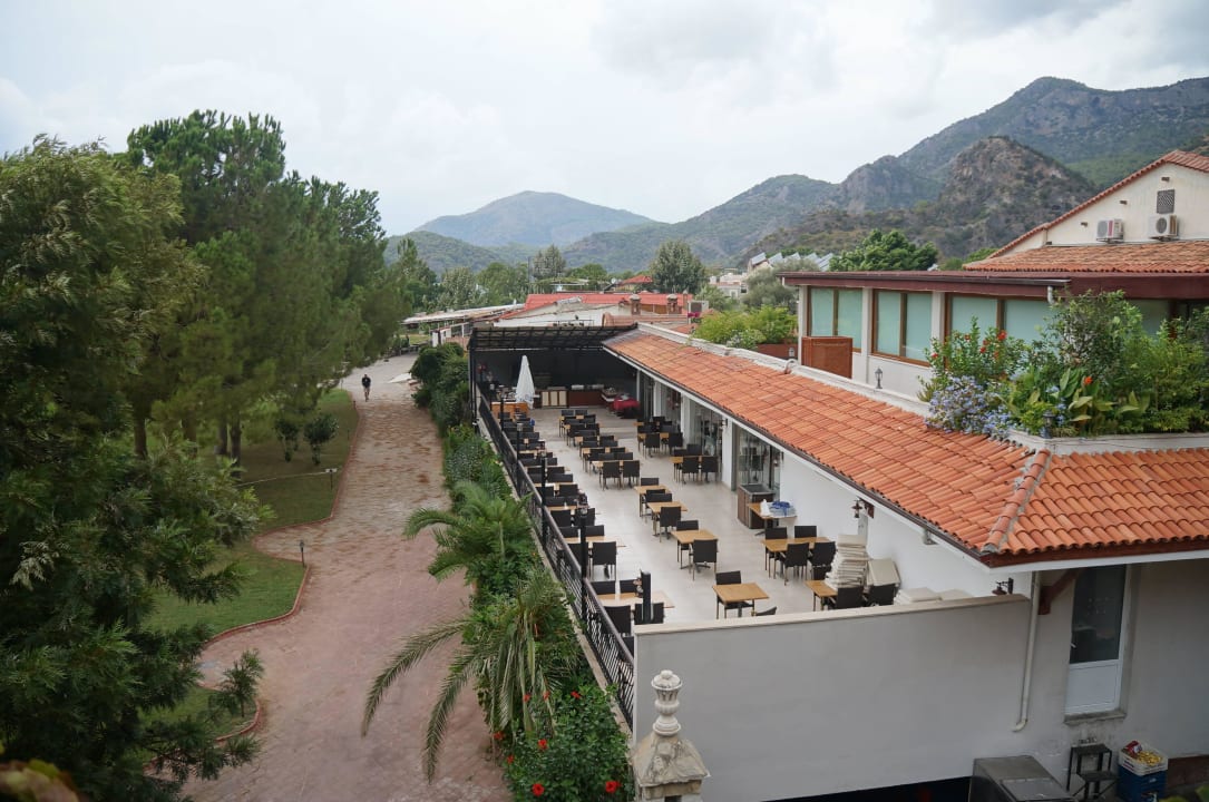 Вид с дороги Ölüdeniz Beach Resort by Z Hotels