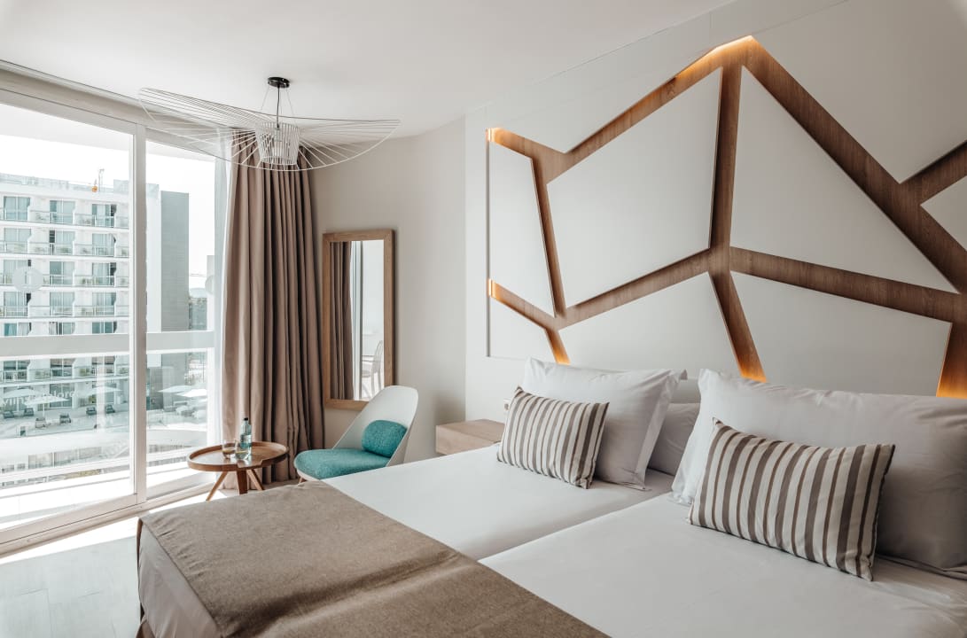 Zimmer The Ibiza Twiins