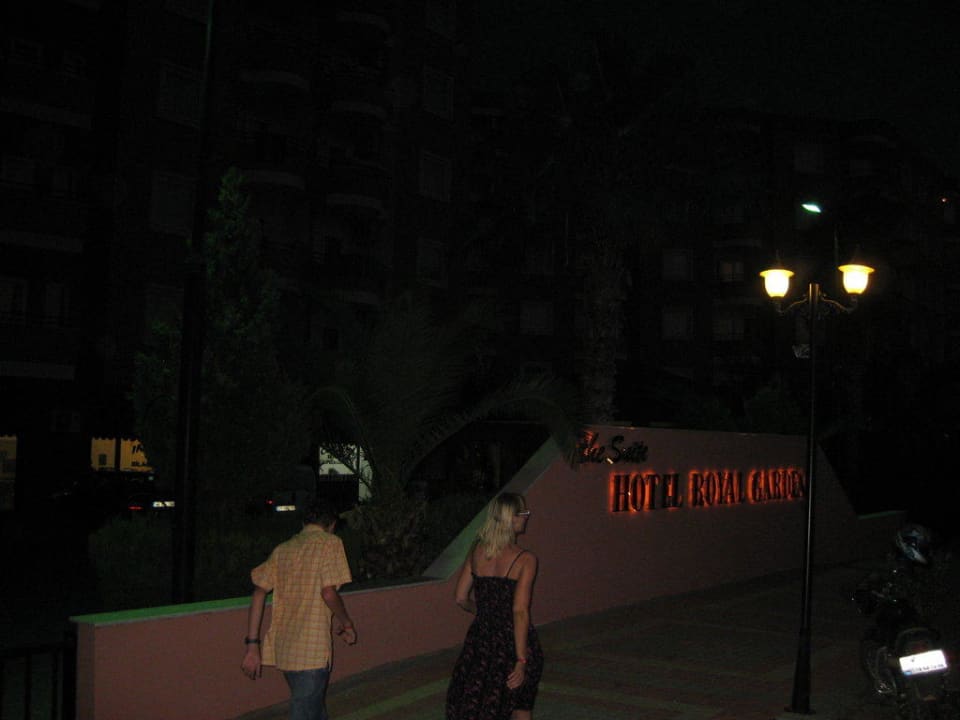Eingangsbereich am Abend Hotel Royal Garden Beach